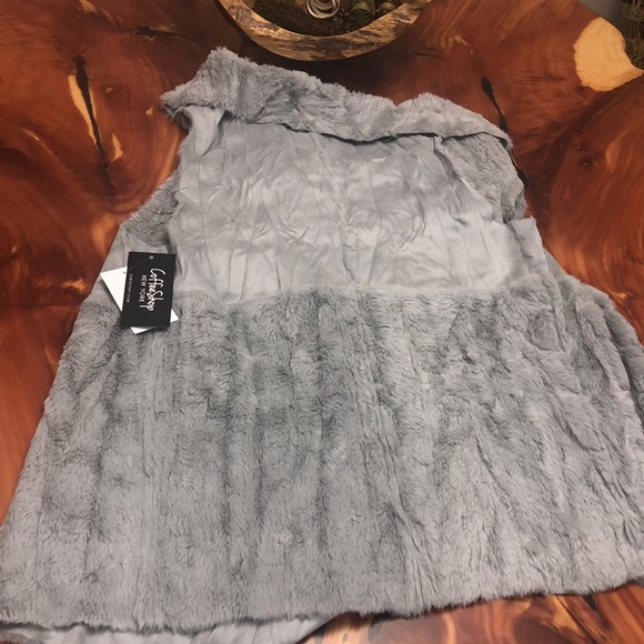 COFFEE SHOP Faux Fur & Suede Draped Vest - Picture 7 of 7